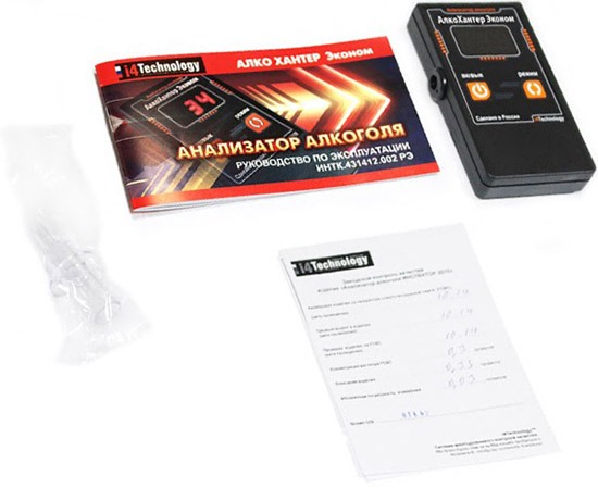 В комплект поставки алкотестера