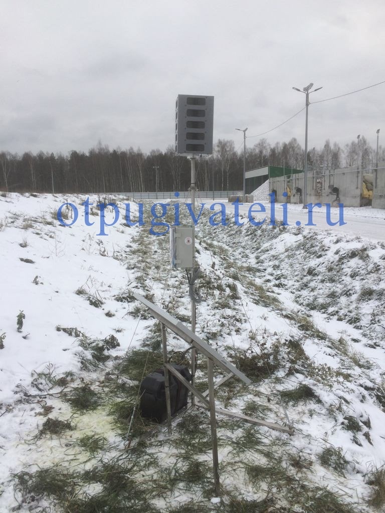 Установка для отпугивания ворон, грачей, чаек Биоакустический отпугиватель птиц Bird Gard Super Pro AMP защищает Рошальский индустриальный парк от птиц.