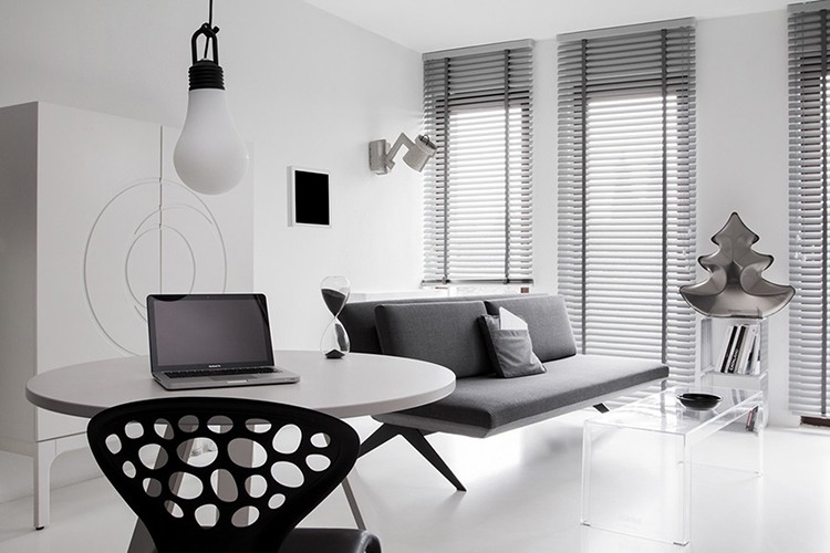 Подавитель микрофонов, подслушивающих устройств и диктофонов 