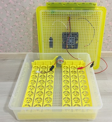 Данная модель имеет 6 рядов по 8 ячеек для размещения яиц (нажмите на фото для увеличения)