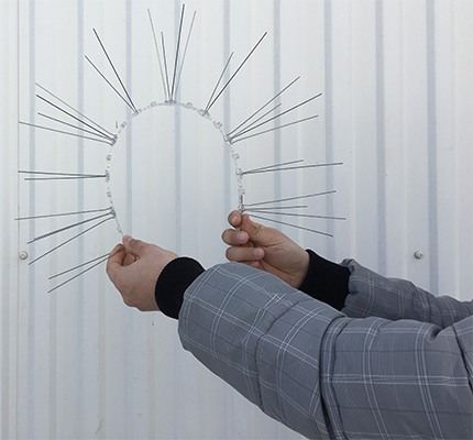 Гибкое полимерное основание дает возможность разместить  шипы на любой поверхности